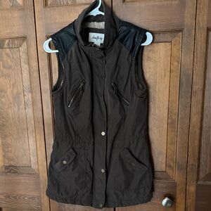 Daytrip Brown Sleeveless Jacket with Black Details